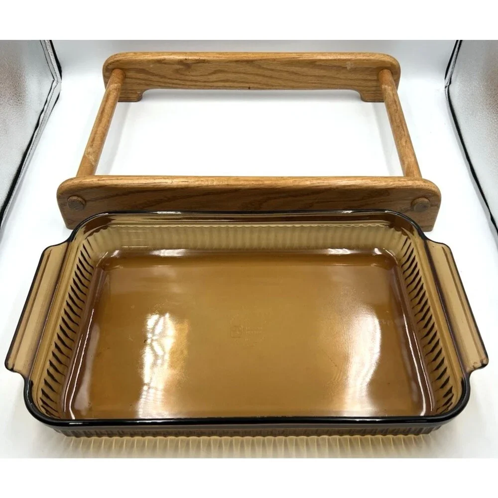 Vtg Anchor Hocking Casserole Dish 3QT Baking Amber Glass Wood Cradle Rack 9x14